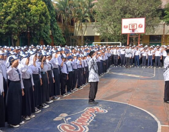 Peringati Pahlawan Tanpa Tanda Jasa SMPN 31 Bandung di Hari Guru Nasional 2025