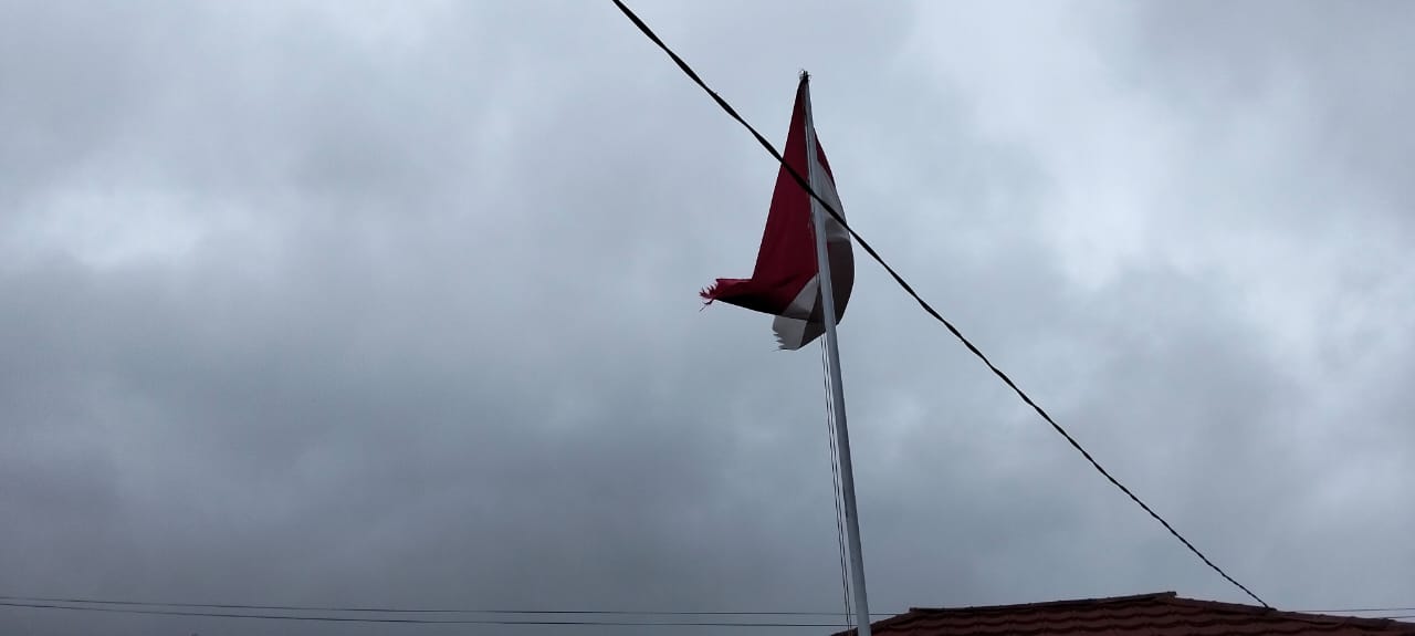 Sorotan Publik Kantor Desa Cikembang, Tidak Ada Info Grafik Yang Ada Bendera Sobek