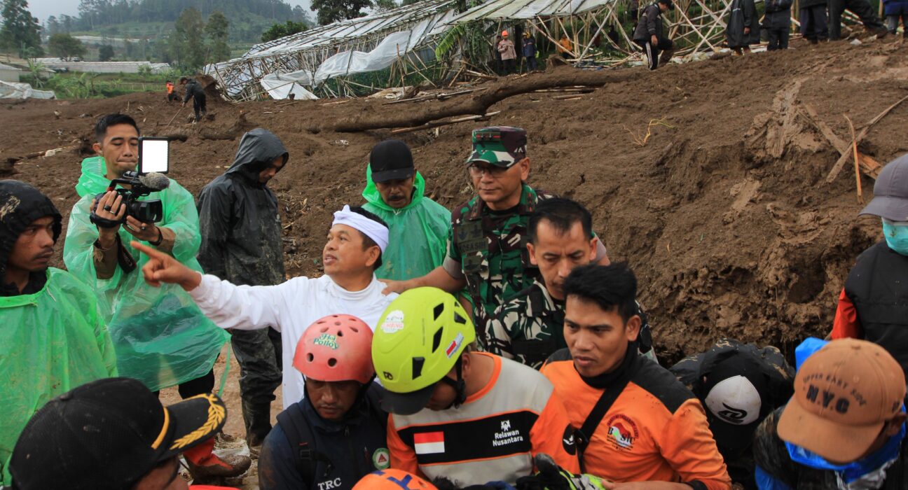 Pangdam III/Siliwangi,Mayjen TNI Kosasih, SE, Tinjau Lokasi Longsor Bandung Barat