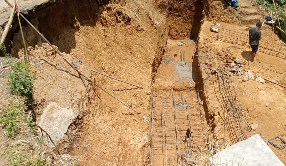 Masyarakat Sorot DPUTR Kab Bandung: Proyek Tembok Penahan Tebing Siluman di Kp. Sela Awi, Ciwidey?