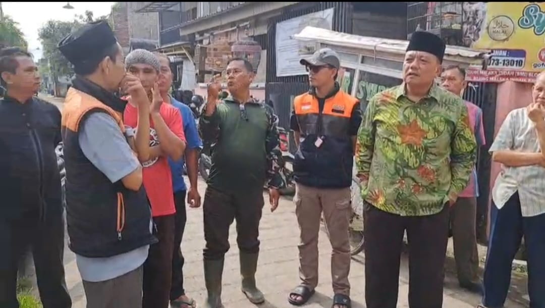 Momentum Lebaran, Kades Bojong Malaka Takziah ke Rumah Duka Anggota TNI di Perumahan BMI