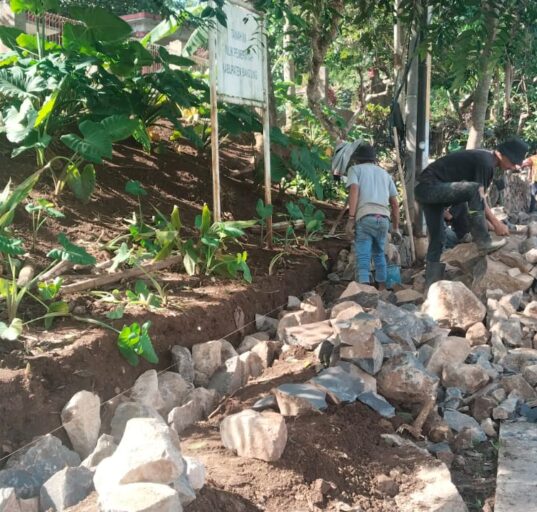 Tanpa Papan Informasi, Proyek TPT di TPU Eigendom Banjaran Diduga Proyek "Siluman"