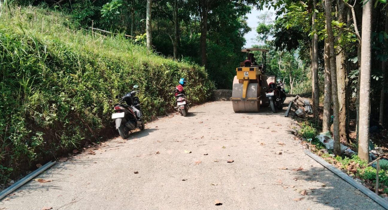 Proyek Pembangunan Jalan Cipeuteuy-Gentong Tanpa Papan Informasi, Transparansi Pemdes Pinggirsari Dipertanyakan