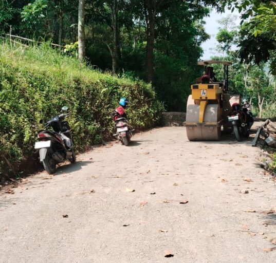 Proyek Pembangunan Jalan Cipeuteuy-Gentong Tanpa Papan Informasi, Transparansi Pemdes Pinggirsari Dipertanyakan