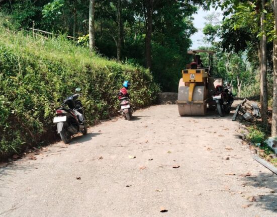 Proyek Pembangunan Jalan Cipeuteuy-Gentong Tanpa Papan Informasi, Transparansi Pemdes Pinggirsari Dipertanyakan