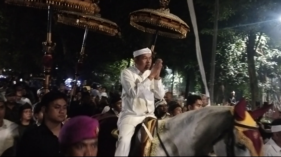 Kemeriahan Milangkala Tatar Sunda: Warga Jabar Antusias Sambut Gubernur dalam Kirab Budaya di Gedung Sate
