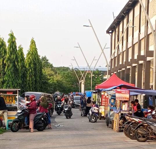 Warga Nilai Penertiban PKL GOR Gondrong Berjalan Lambat,