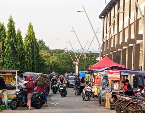 Warga Nilai Penertiban PKL GOR Gondrong Berjalan Lambat,