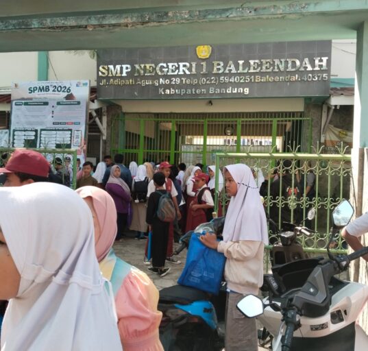 SPMB 2026: Hari Pertama Pendaftaran di SMPN 1 Baleendah Dipadati Calon Siswa dan Orang Tua