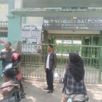 Gerbang SMPN 1 Baleendah Digembok saat Sistem PPDB Error, Orang Tua Calon Siswa Kecewa