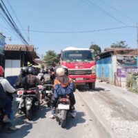 Diduga Proyek "Siluman", Pengerjaan Rabat Beton di Jalan Arjasari - Lebakwangi Disorot Publik