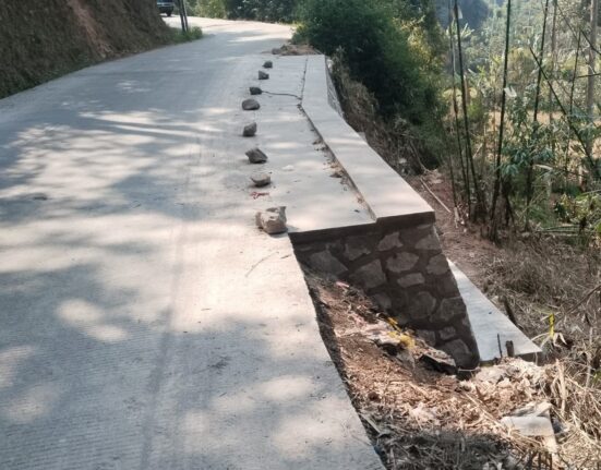 Pembangunan TPT di Jalan Legokkole Rawabogo Disorot Warga, Selesai Tanpa Papan Informasi Proyek