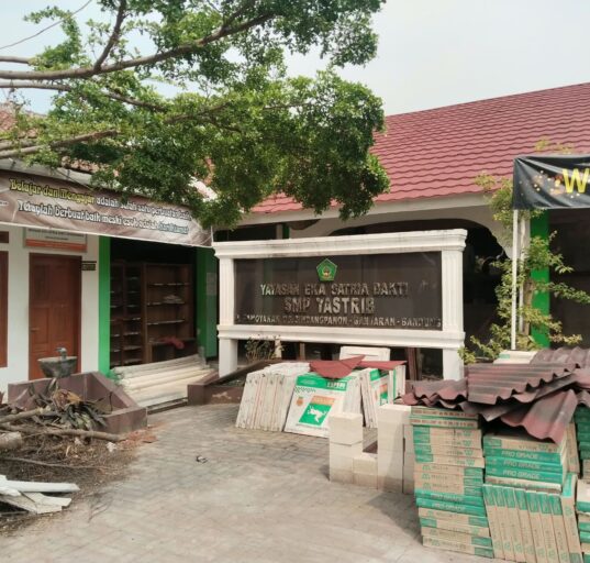 Revitalisasi SMP Yastrib Disorot Publik, Papan Informasi Proyek Tersembunyi