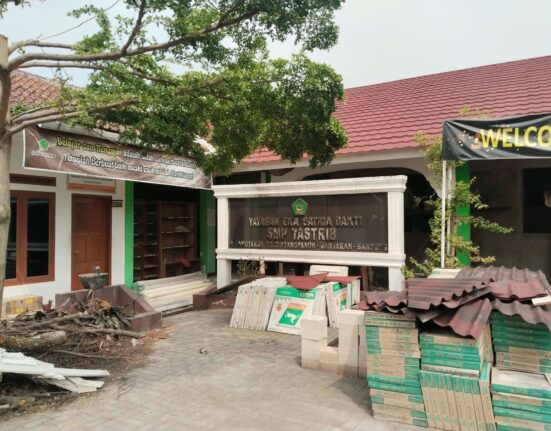 Revitalisasi SMP Yastrib Disorot Publik Proyek Tanpa Papan Informasi Bak "Siuman"