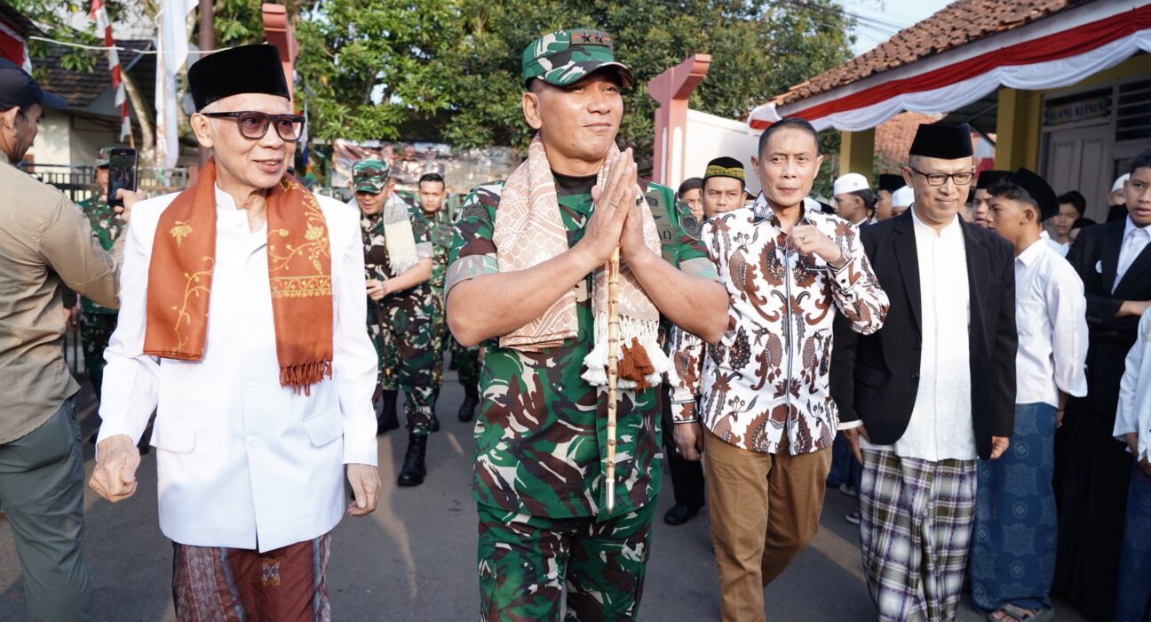 Pangdam III/Siliwangi Tekankan Peran Santri Dalam Menjaga Persatuan dan Kemajuan Bangsa Saat Kunjungnnya Ke Tanwiriyyah Cianjur