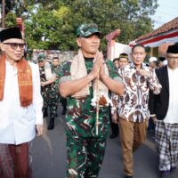 Pangdam III/Siliwangi Tekankan Peran Santri Dalam Menjaga Persatuan dan Kemajuan Bangsa Saat Kunjungnnya Ke Tanwiriyyah Cianjur