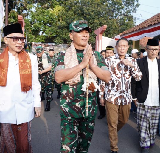 Pangdam III/Siliwangi Tekankan Peran Santri Dalam Menjaga Persatuan dan Kemajuan Bangsa Saat Kunjungnnya Ke Tanwiriyyah Cianjur