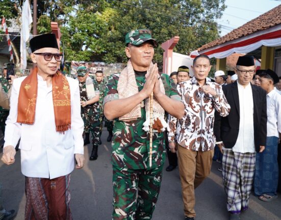 Pangdam III/Siliwangi Tekankan Peran Santri Dalam Menjaga Persatuan dan Kemajuan Bangsa Saat Kunjungnnya Ke Tanwiriyyah Cianjur