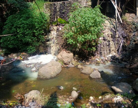 Resah Limbah Cair Dibuang ke Sungai, Warga Desa Panyocokan Keluhkan Pabrik Tahu di Ciwidey