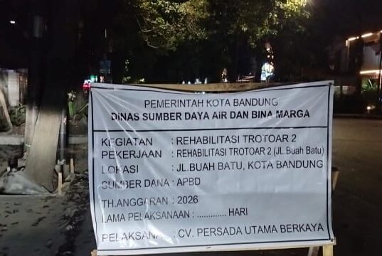Proyek Rehabilitasi Trotoar di Jalan Buah Batu Disorot: Minim Transparansi, Sisakan Kekumuhan, dan Dikeluhkan Warga