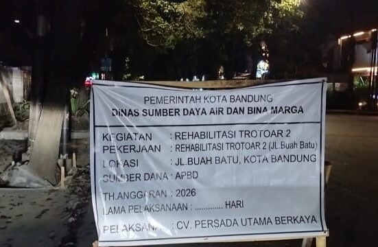 Proyek Rehabilitasi Trotoar di Jalan Buah Batu Disorot: Minim Transparansi, Sisakan Kekumuhan, dan Dikeluhkan Warga