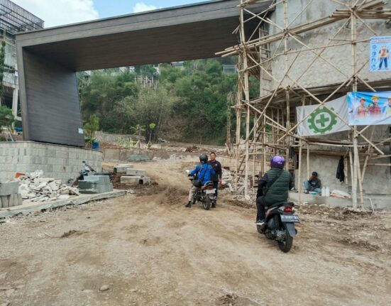 Diduga "Alergi" Wartawan, Pengelola dan Vendor Proyek Hotel ASWA Terkesan Bungkam Soal Kecelakaan Kerja Maut