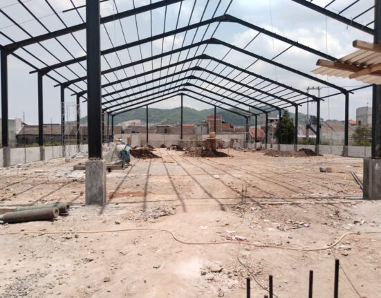 Berdiri di Atas Lahan LP2B Tanpa PBG, Pembangunan Pabrik Tekstil di Pameutingan Tetap Beraktivitas Pascasidak