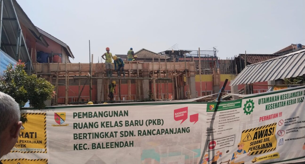Kontraktor Pelaksana Pembangunan RKB SDN Rancapanjang Buka Suara dan Pastikan Material Sesuai RAB