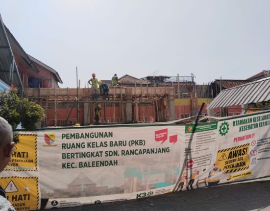Kontraktor Pelaksana Pembangunan RKB SDN Rancapanjang Buka Suara dan Pastikan Material Sesuai RAB